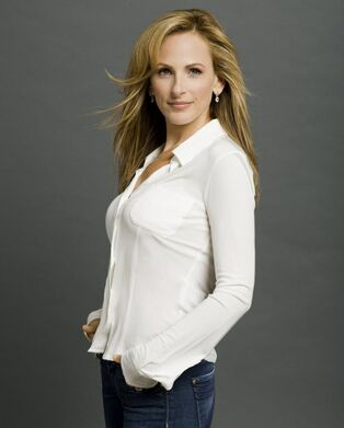Marlee Matlin Sultry Side Steps Out