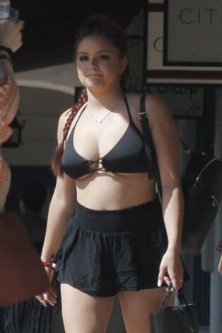 Ariel Winter Jaw-dropping (Photos)